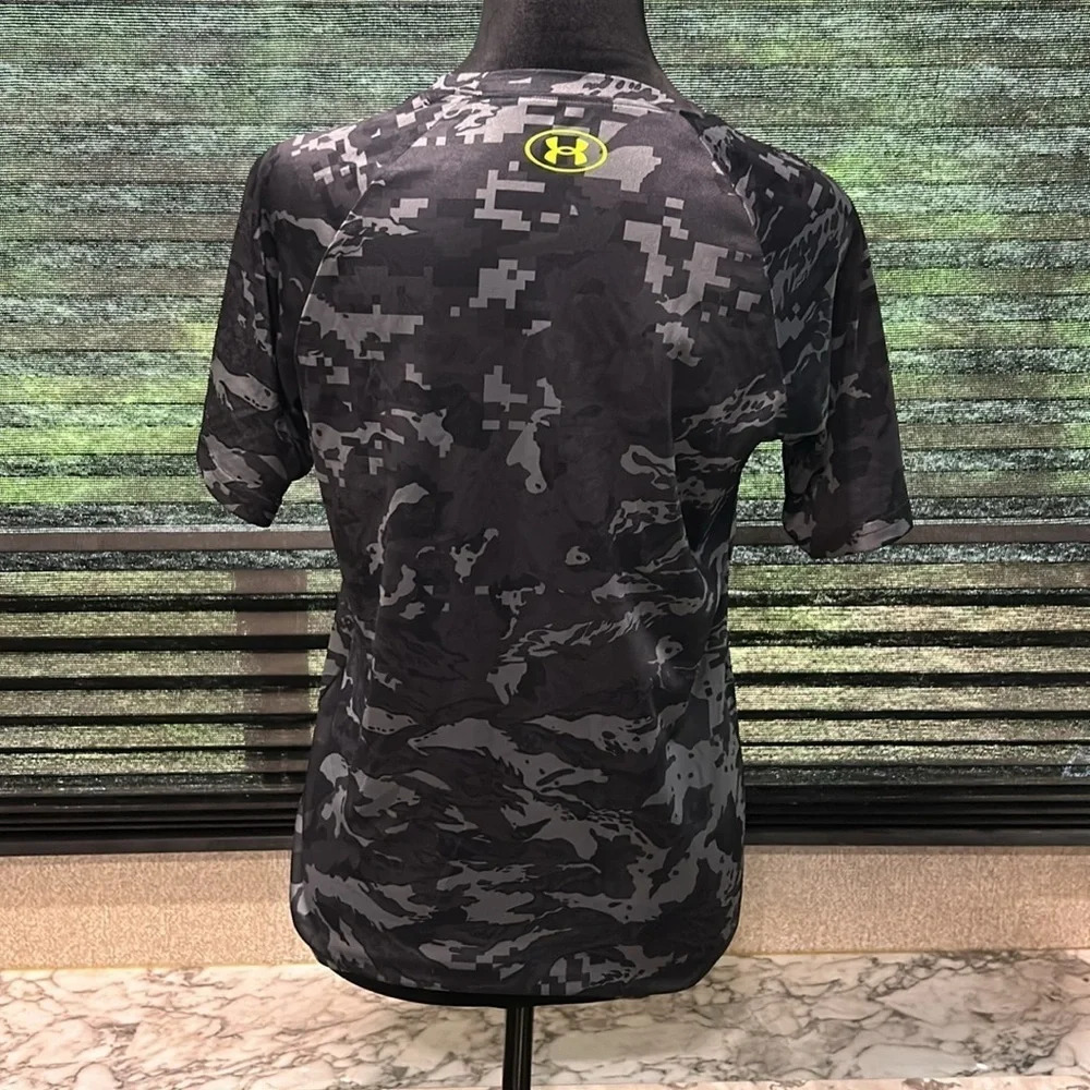 Under Armour Boys SS Black & Grey Camo Print Quick Dry Athletic T-Shirt YouthXL - Picture 3 of 8